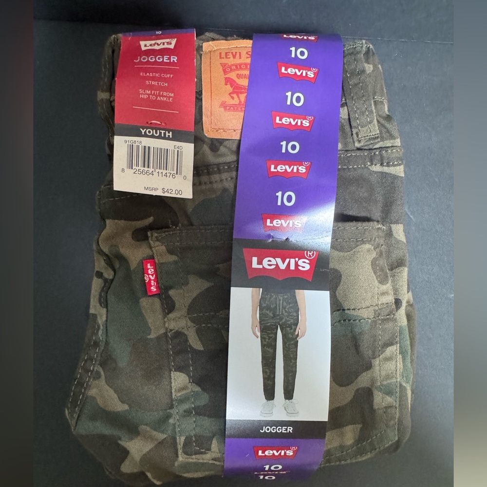 NWT LEVIS Camouflage Jogger Pants